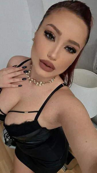 Live sex webcam photo for EmyHilton #3673179