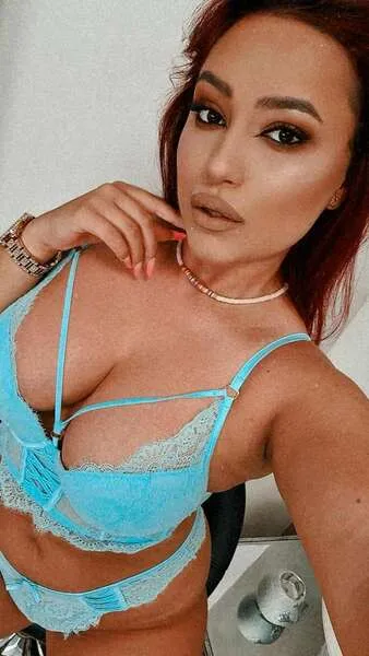 Live sex webcam photo for EmyHilton #5411624