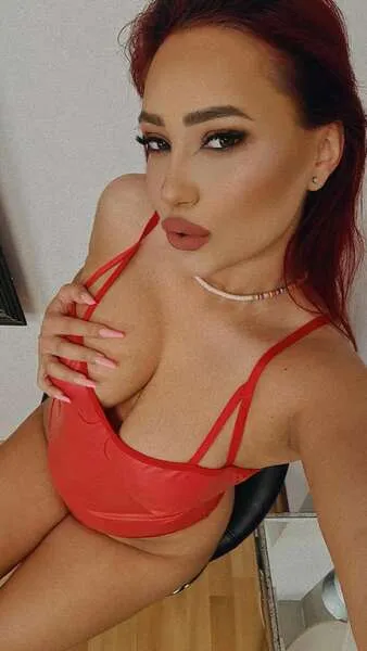 Live sex webcam photo for EmyHilton #5395948