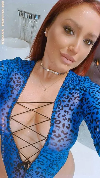 Live sex webcam photo for EmyHilton #3458466