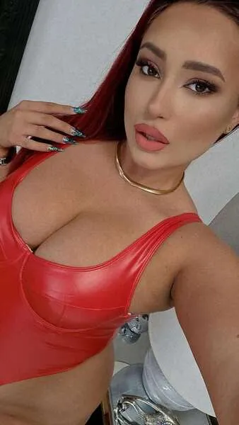 Live sex webcam photo for EmyHilton #5486563