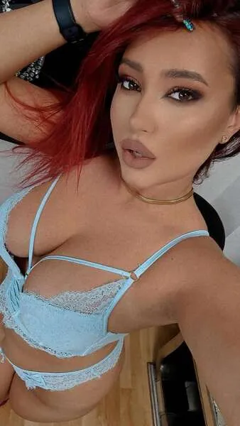 Live sex webcam photo for EmyHilton #5483580