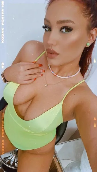 Live sex webcam photo for EmyHilton #3594996