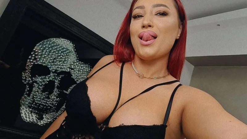 Live sex webcam photo for EmyHilton #5529223