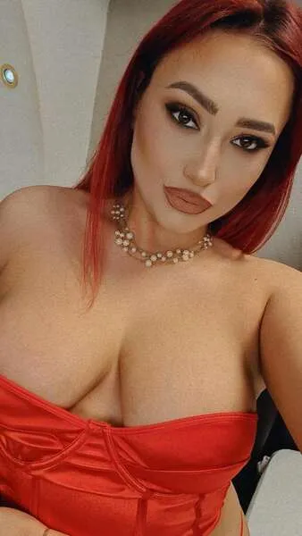 Live sex webcam photo for EmyHilton #5380514