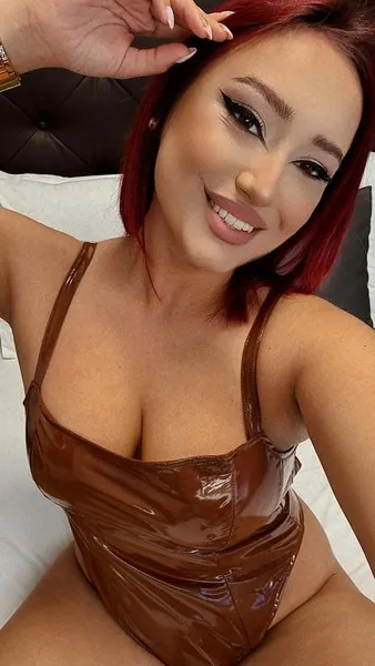 Live sex webcam photo for EmyHilton #3418413