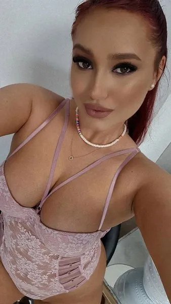 Live sex webcam photo for EmyHilton #3573965