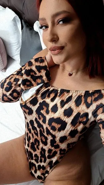 Live sex webcam photo for EmyHilton #3418394