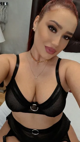 Live sex webcam photo for EmyHilton #3848342