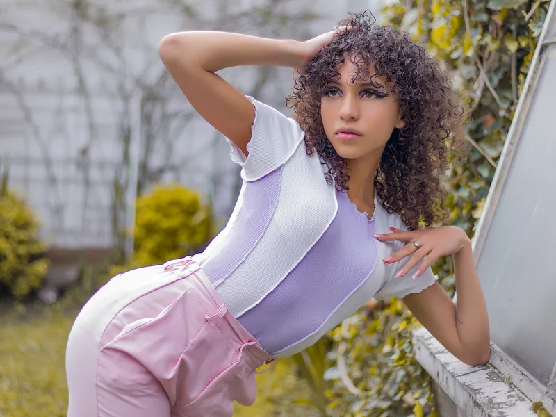 Live sex webcam photo for Aricelorensx #3413923