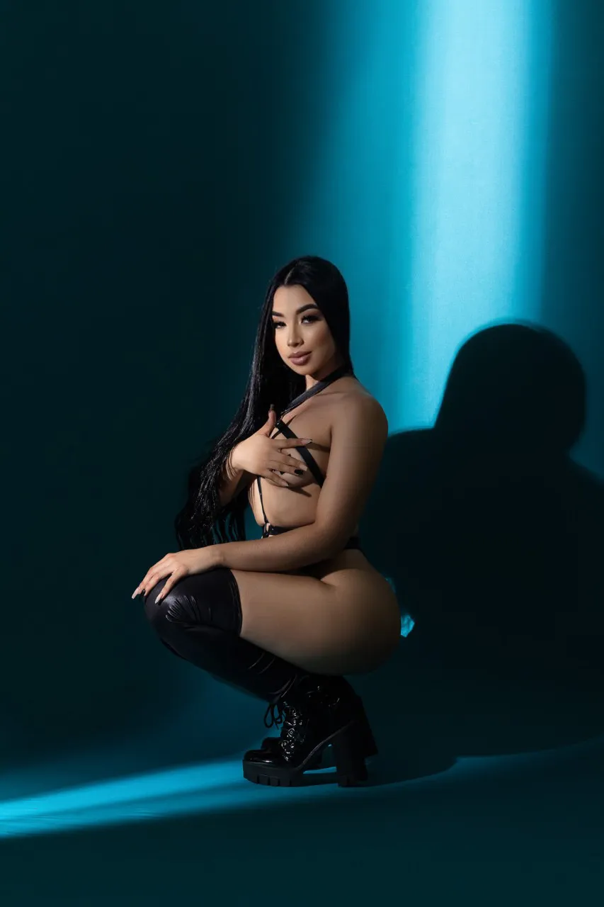 Live sex webcam photo for SarahGrey18 #7142353