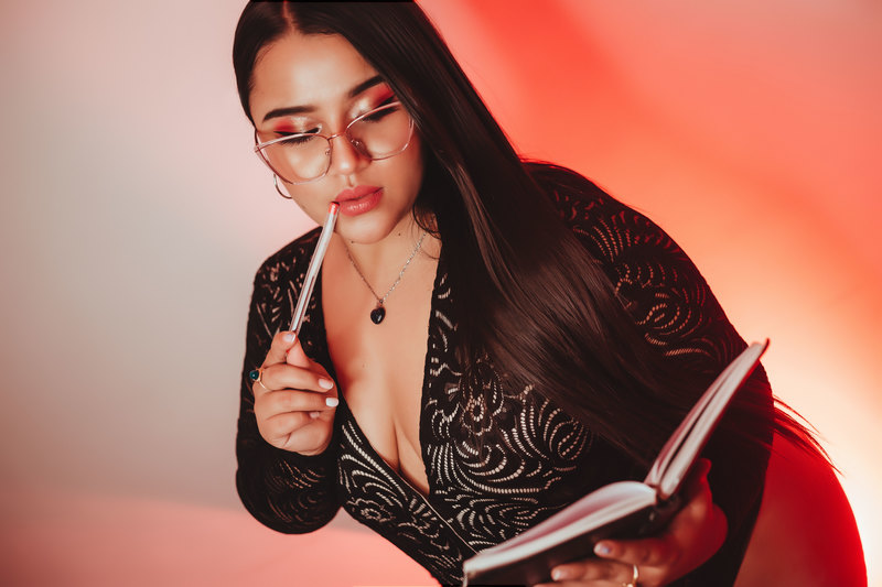 Live sex webcam photo for ElaBourn #2927176