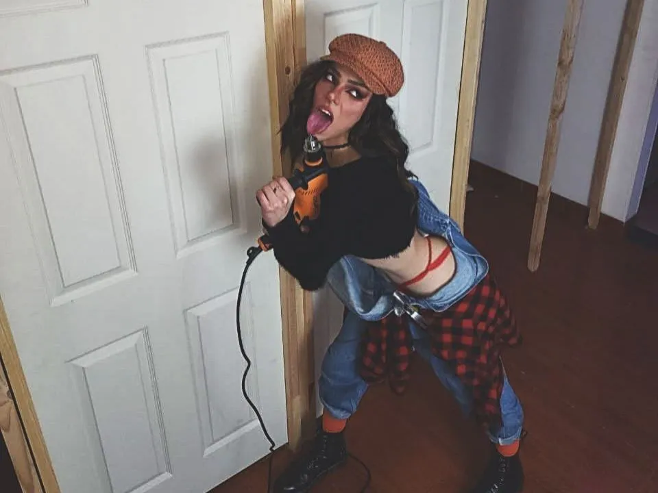 Live sex webcam photo for LucyVendetta #4169238