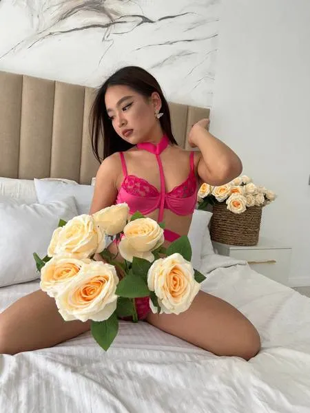 Live sex webcam photo for YummyAua #3107755
