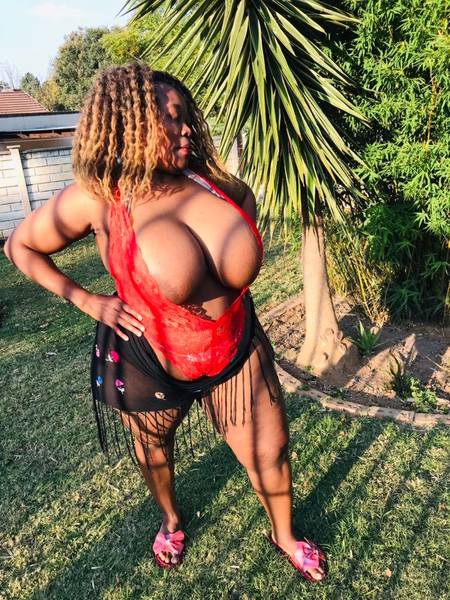 Live sex webcam photo for SEXYBUSTYKIM #3237686