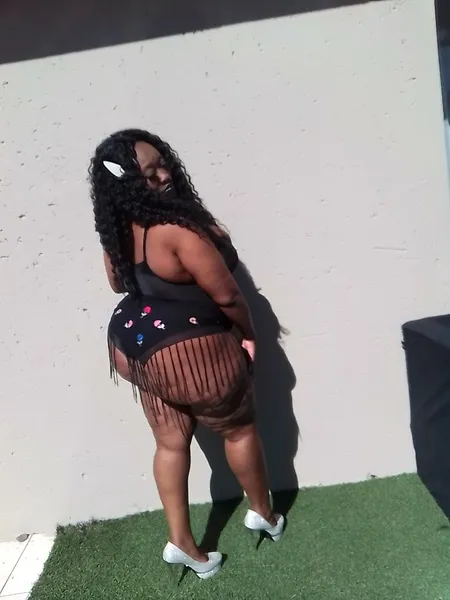 Live sex webcam photo for SEXYBUSTYKIM #3332667