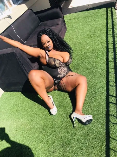 Live sex webcam photo for SEXYBUSTYKIM #3332674