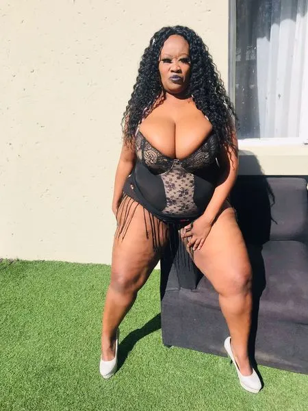 Live sex webcam photo for SEXYBUSTYKIM #3332669