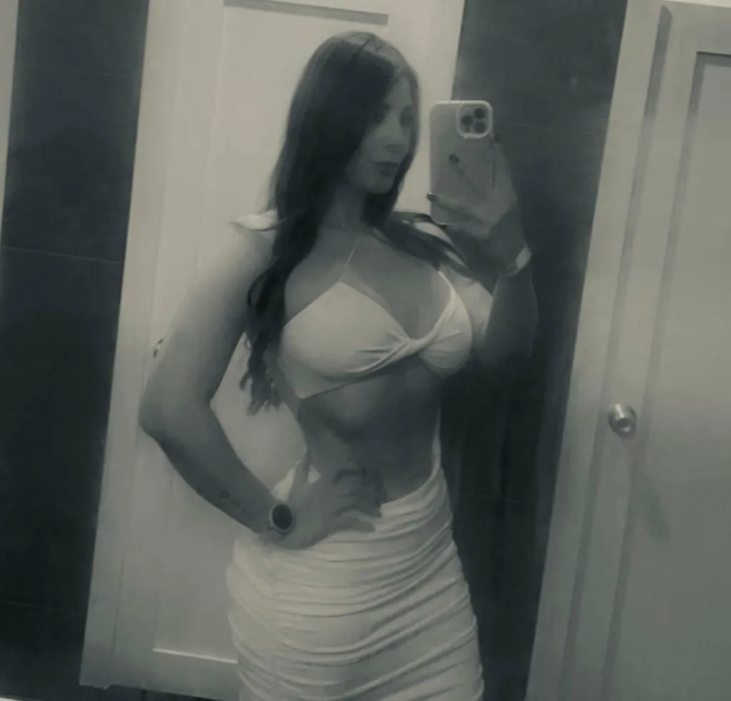 Live sex webcam photo for Amaragrayson #7813804