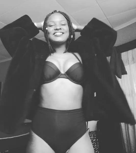 Live sex webcam photo for BlackMelaninGoddessx #2917796