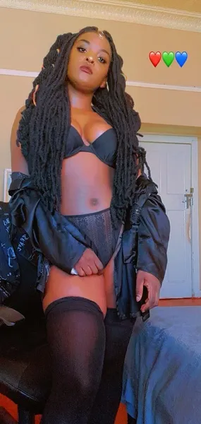 Live sex webcam photo for BlackMelaninGoddessx #3174206