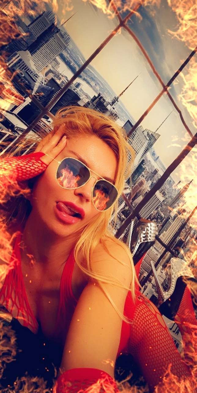 Live sex webcam photo for HelenaNiki #7873488