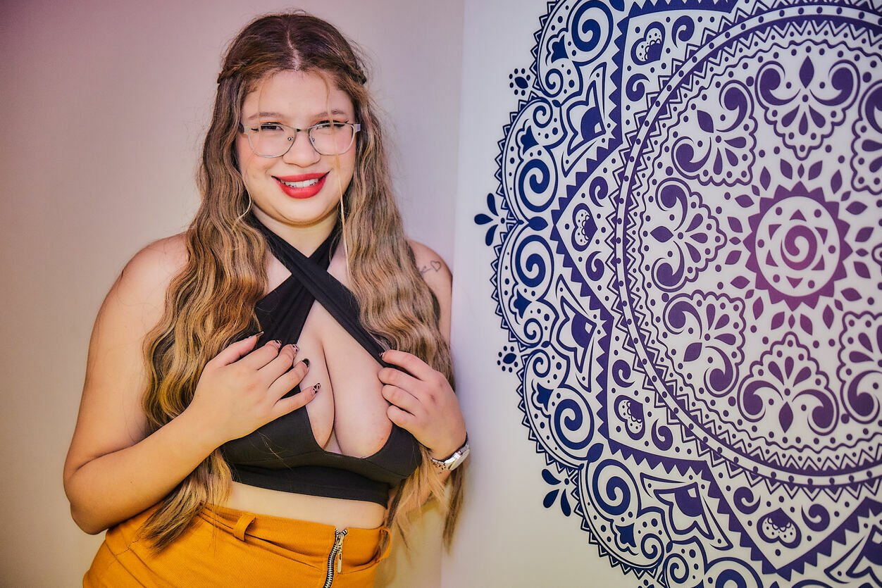 Live sex webcam photo for ashleygaia18 #7163901