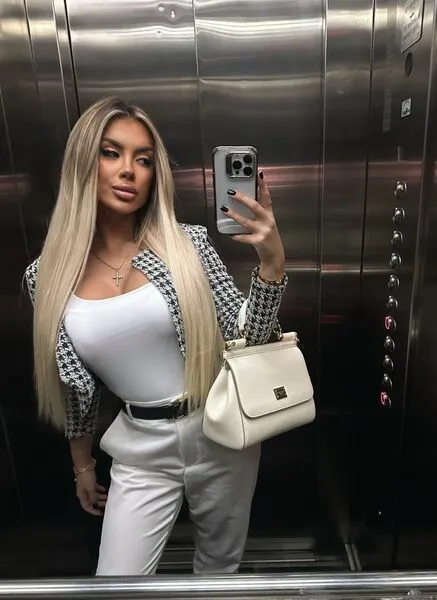 Live sex webcam photo for IvyRubens #7824096