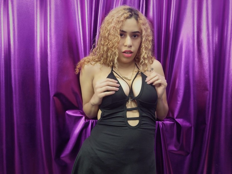 Live sex webcam photo for MolyAnal #2969328