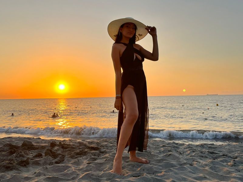 Live sex webcam photo for RoxaneMaddiosson #3138402