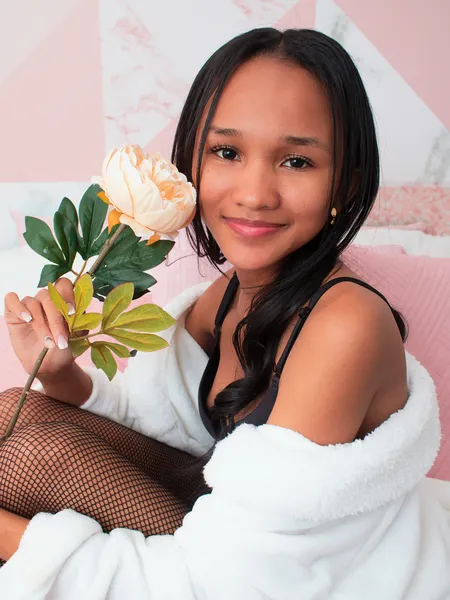 Live sex webcam photo for LunaaJane #3184620