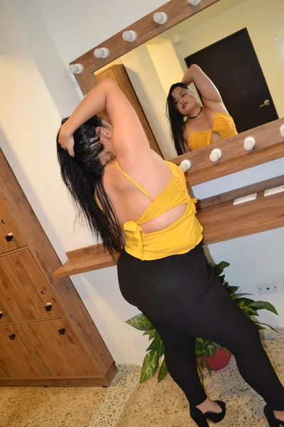 Live sex webcam photo for LindaHalls #2970081