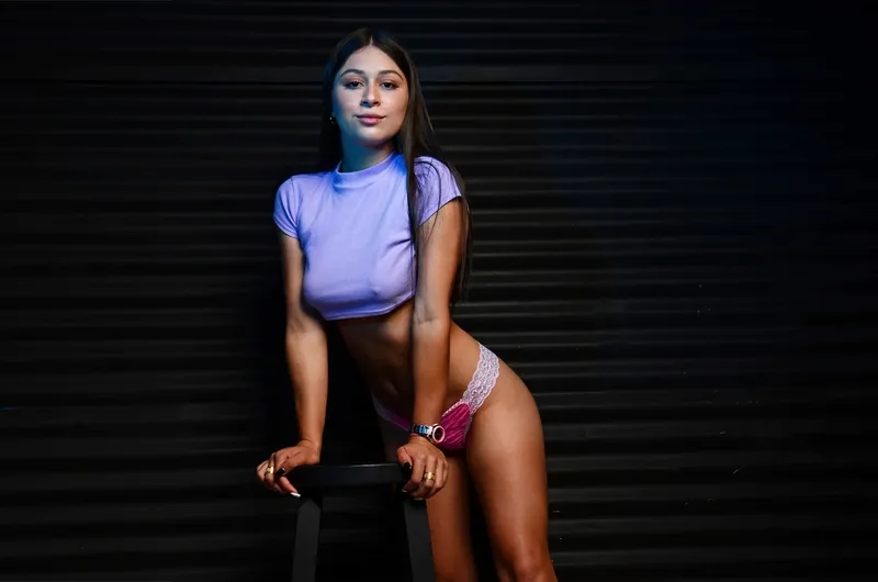 Live sex webcam photo for MissCharlotteSaenz #3060557