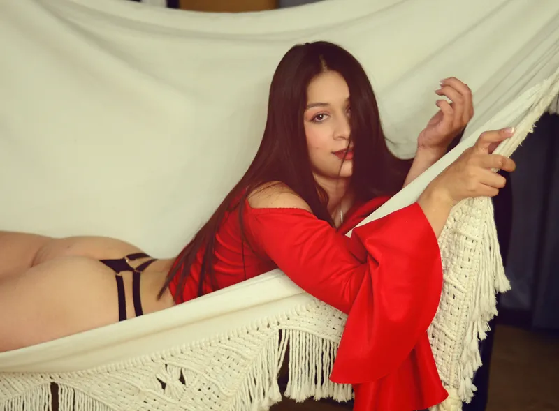 Live sex webcam photo for MissCharlotteSaenz #3060558