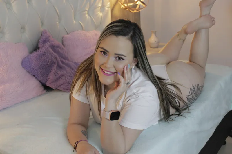 Live sex webcam photo for SaraGracee #2942310