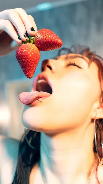 Live sex webcam photo for MollyBanner #5862425