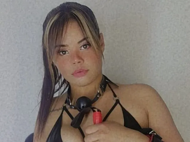 Live sex webcam photo for IanQuendall #3338477