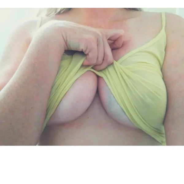 Live sex webcam photo for LoveSaraChristine #3406205