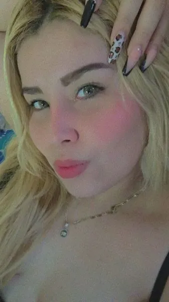 Live sex webcam photo for Emilylove19 #3038437
