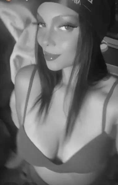 Live sex webcam photo for LuLuValenttine #3348846