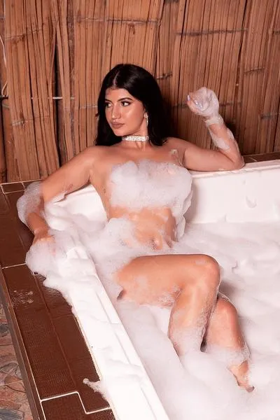 Live sex webcam photo for kendallroux #3469726