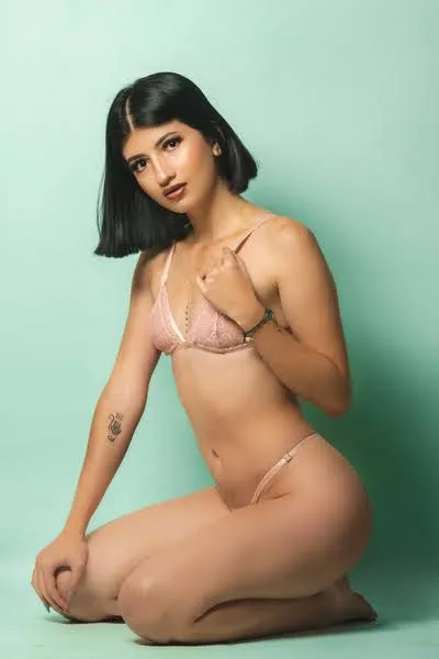 Live sex webcam photo for kendallroux #3056313