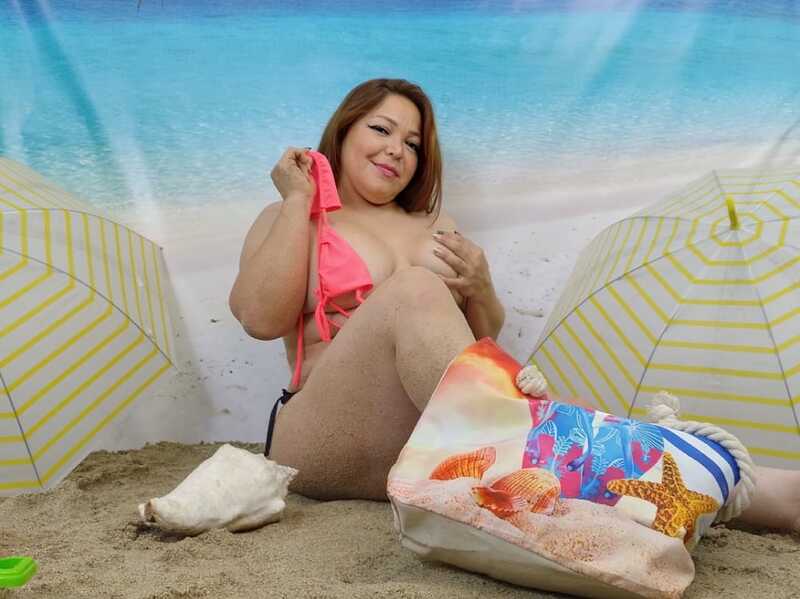 Live sex webcam photo for EmmaDaviss69 #5366369