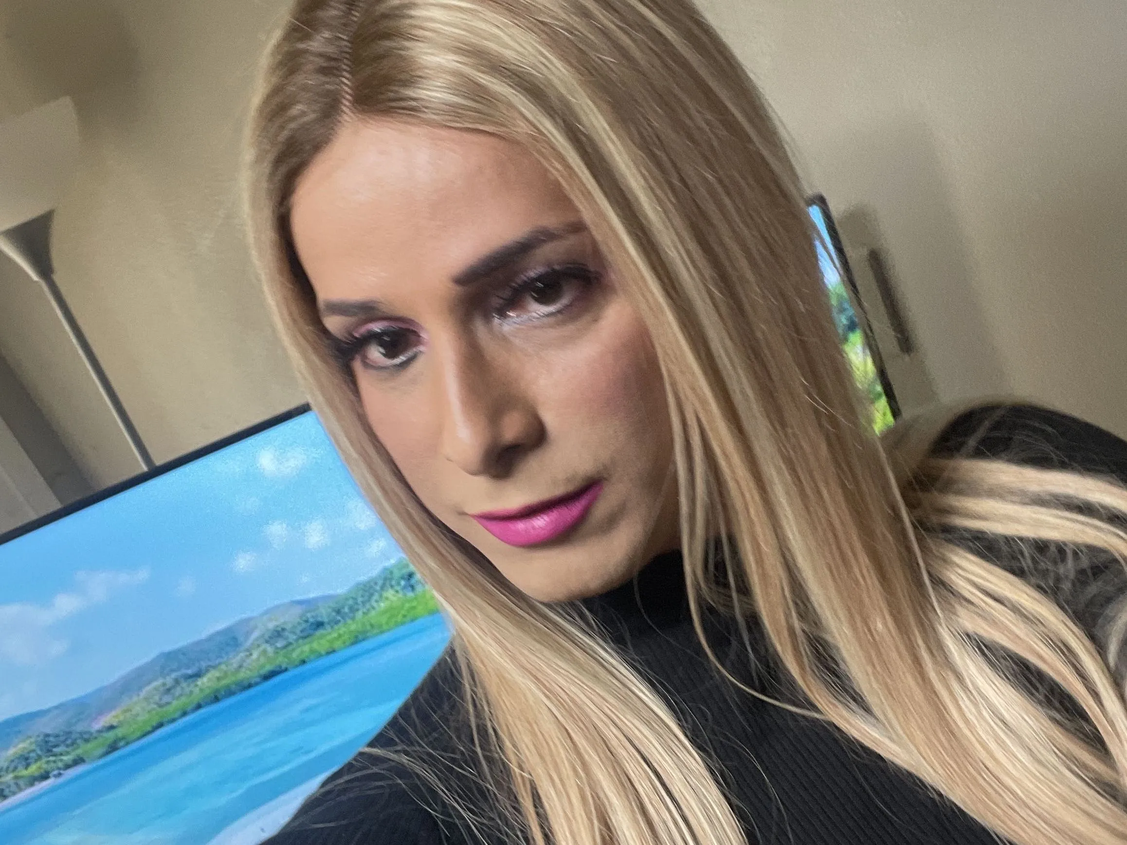 Live sex webcam photo for LucyBellaCubanTs #3105667