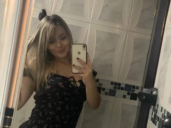 Live sex webcam photo for RinaEvansX #3357543