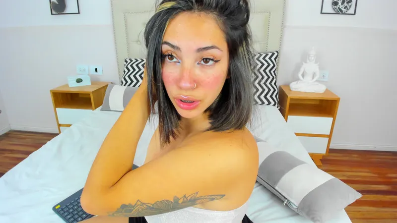Live sex webcam photo for CarolineBroke #3175315