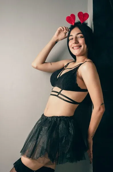 Live sex webcam photo for CristinaaLeon #3231906