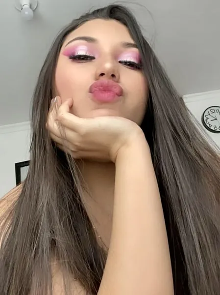 Live sex webcam photo for MikaelaStone #3009692