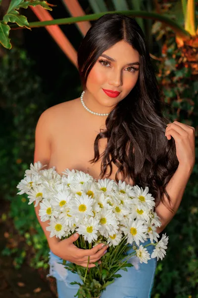 Live sex webcam photo for MikaelaStone #3348295