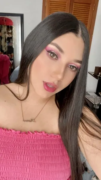 Live sex webcam photo for MikaelaStone #3009690